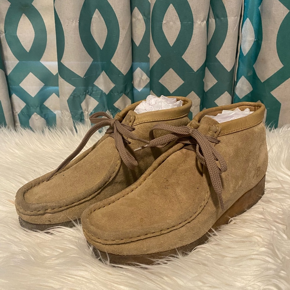 Women’s Clarks Wallaby’s Size 7.5
